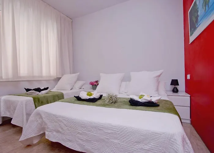 Barcelona City North Hostal