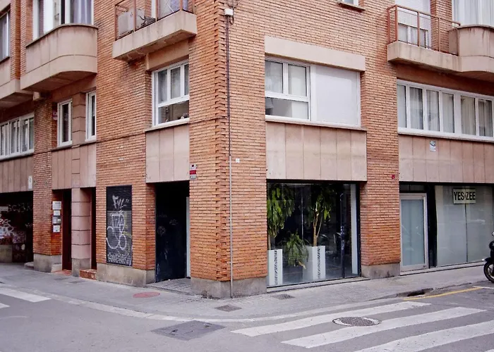 Barcelona City North Hostal